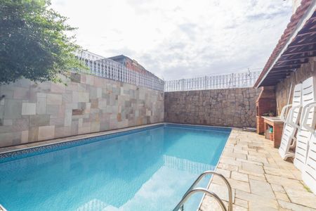 Casa à venda com 290m², 2 quartos e 2 vagasPiscina