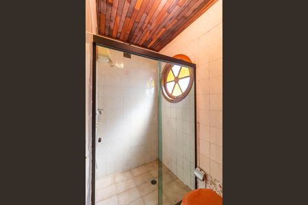 Casa à venda com 290m², 2 quartos e 2 vagasBanheiro 3