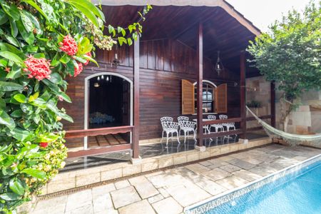 Casa à venda com 290m², 2 quartos e 2 vagasQuintal