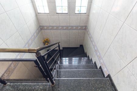 Casa à venda com 290m², 2 quartos e 2 vagasEscada externa