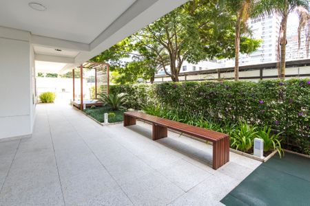 Apartamento à venda com 225m², 4 quartos e 4 vagas Apartamento à venda com 225m², 4 quartos e 4 vagasÁrea Comum