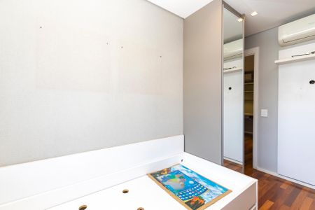 Apartamento à venda com 225m², 4 quartos e 4 vagas Apartamento à venda com 225m², 4 quartos e 4 vagasSuíte 4