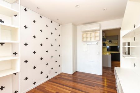 Apartamento à venda com 225m², 4 quartos e 4 vagas Apartamento à venda com 225m², 4 quartos e 4 vagasSuíte 2