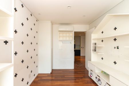 Apartamento à venda com 225m², 4 quartos e 4 vagas Apartamento à venda com 225m², 4 quartos e 4 vagasSuíte 2