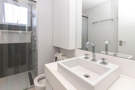 Apartamento à venda com 225m², 4 quartos e 4 vagas Apartamento à venda com 225m², 4 quartos e 4 vagasBanheiro da Suíte 4