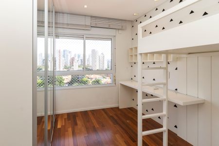 Apartamento à venda com 225m², 4 quartos e 4 vagas Apartamento à venda com 225m², 4 quartos e 4 vagasSuíte 3