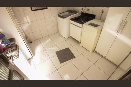 Casa à venda com 150m², 4 quartos e 3 vagas Casa à venda com 150m², 4 quartos e 3 vagasÁrea de Serviço
