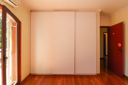 Casa à venda com 357m², 4 quartos e 4 vagasQuarto 1