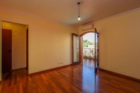 Casa à venda com 357m², 4 quartos e 4 vagasSuíte 1