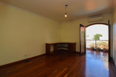 Casa à venda com 357m², 4 quartos e 4 vagasSuíte 2