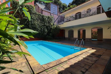 Casa à venda com 357m², 4 quartos e 4 vagasPiscina