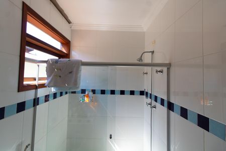 Casa de condomínio para alugar com 450m², 4 quartos e 4 vagas Casa de condomínio para alugar com 450m², 4 quartos e 4 vagasBanheiro da Suíte