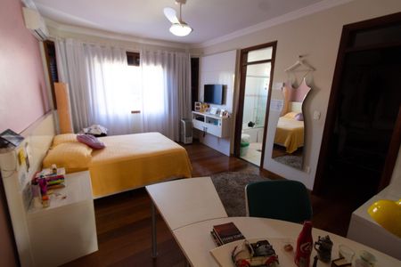 Casa de condomínio para alugar com 450m², 4 quartos e 4 vagas Casa de condomínio para alugar com 450m², 4 quartos e 4 vagasSuíte 3