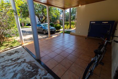 Casa de condomínio para alugar com 450m², 4 quartos e 4 vagas Casa de condomínio para alugar com 450m², 4 quartos e 4 vagasÁrea comum - Área Externa dos Fundos