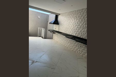 Casa à venda com 218m², 3 quartos e 5 vagasFoto 01