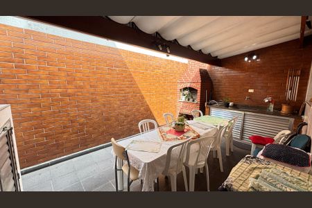 Casa à venda com 189m², 3 quartos e 2 vagas Casa à venda com 189m², 3 quartos e 2 vagasQuintal