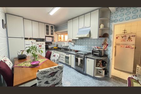 Casa à venda com 189m², 3 quartos e 2 vagas Casa à venda com 189m², 3 quartos e 2 vagasCozinha