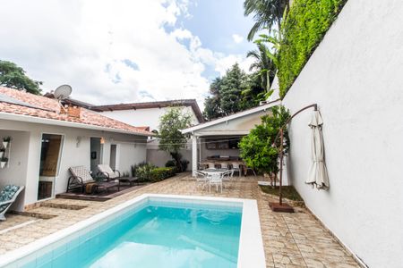 Casa de condomínio à venda com 290m², 3 quartos e 4 vagas Casa de condomínio à venda com 290m², 3 quartos e 4 vagasPiscina