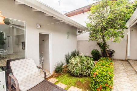 Casa de condomínio à venda com 290m², 3 quartos e 4 vagas Casa de condomínio à venda com 290m², 3 quartos e 4 vagasPiscina