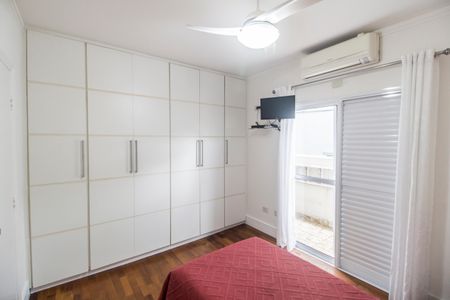 Casa de condomínio à venda com 290m², 3 quartos e 4 vagas Casa de condomínio à venda com 290m², 3 quartos e 4 vagasQuarto 1