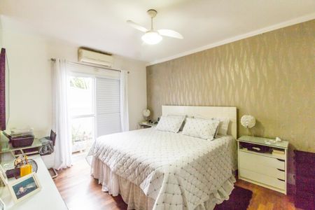 Casa de condomínio à venda com 290m², 3 quartos e 4 vagas Casa de condomínio à venda com 290m², 3 quartos e 4 vagasSuíte