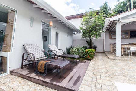 Casa de condomínio à venda com 290m², 3 quartos e 4 vagas Casa de condomínio à venda com 290m², 3 quartos e 4 vagasPiscina