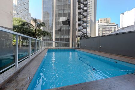 Studio à venda com 27m², 1 quarto e sem vaga Studio à venda com 27m², 1 quarto e sem vagaÁrea comum - Piscina