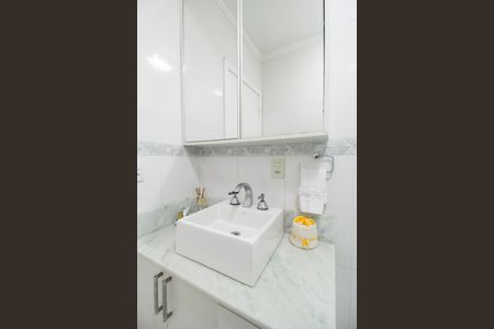 Casa de condomínio à venda com 290m², 3 quartos e 4 vagas Casa de condomínio à venda com 290m², 3 quartos e 4 vagasBanheiro 2