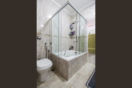 Casa de condomínio à venda com 290m², 3 quartos e 4 vagas Casa de condomínio à venda com 290m², 3 quartos e 4 vagasBanheiro da Suíte