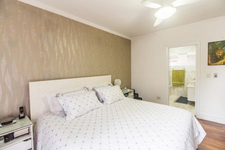 Casa de condomínio à venda com 290m², 3 quartos e 4 vagas Casa de condomínio à venda com 290m², 3 quartos e 4 vagasSuíte