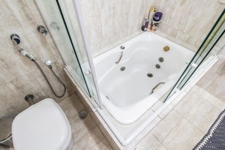 Casa de condomínio à venda com 290m², 3 quartos e 4 vagas Casa de condomínio à venda com 290m², 3 quartos e 4 vagas Banheiro da Suíte