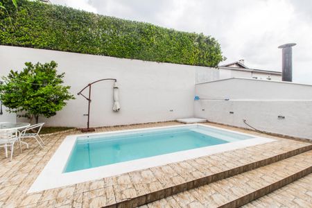 Casa de condomínio à venda com 290m², 3 quartos e 4 vagas Casa de condomínio à venda com 290m², 3 quartos e 4 vagasPiscina