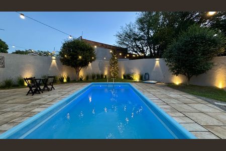 Casa à venda com 253m², 3 quartos e 4 vagas Casa à venda com 253m², 3 quartos e 4 vagasÁrea comum - Piscina