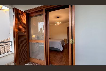 Casa à venda com 253m², 3 quartos e 4 vagas Casa à venda com 253m², 3 quartos e 4 vagasVaranda