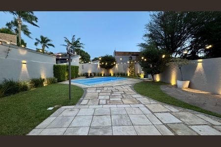 Casa à venda com 253m², 3 quartos e 4 vagas Casa à venda com 253m², 3 quartos e 4 vagasÁrea comum - Piscina