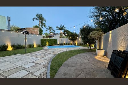Casa à venda com 253m², 3 quartos e 4 vagas Casa à venda com 253m², 3 quartos e 4 vagasÁrea comum - Piscina