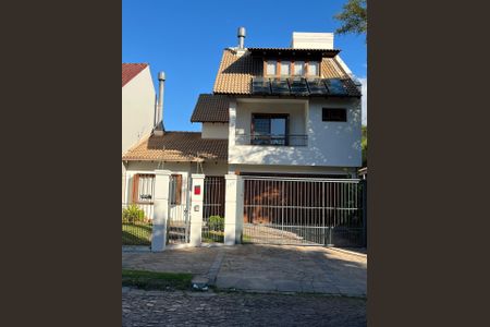 Casa à venda com 253m², 3 quartos e 4 vagas Casa à venda com 253m², 3 quartos e 4 vagasFachada