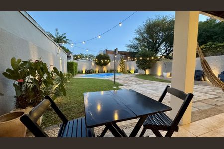 Casa à venda com 253m², 3 quartos e 4 vagas Casa à venda com 253m², 3 quartos e 4 vagasÁrea comum