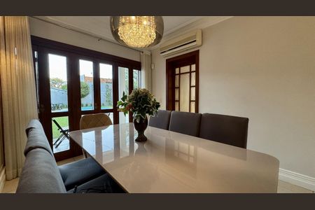 Casa à venda com 253m², 3 quartos e 4 vagas Casa à venda com 253m², 3 quartos e 4 vagasSala