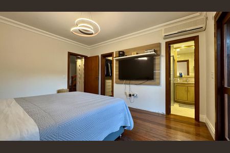 Casa à venda com 253m², 3 quartos e 4 vagas Casa à venda com 253m², 3 quartos e 4 vagasSuite