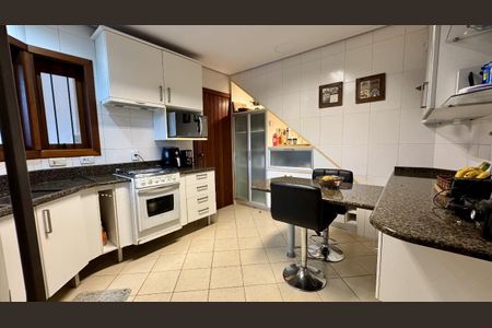 Casa à venda com 253m², 3 quartos e 4 vagas Casa à venda com 253m², 3 quartos e 4 vagasCozinha