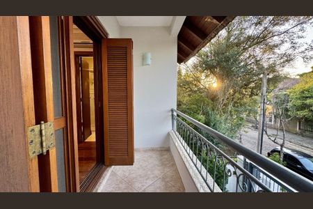 Casa à venda com 253m², 3 quartos e 4 vagas Casa à venda com 253m², 3 quartos e 4 vagasVaranda