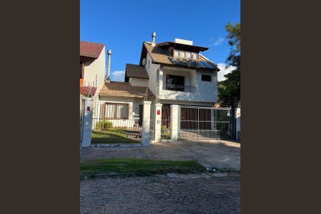 Casa à venda com 253m², 3 quartos e 4 vagas Casa à venda com 253m², 3 quartos e 4 vagasFachada
