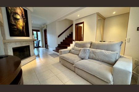 Casa à venda com 253m², 3 quartos e 4 vagas Casa à venda com 253m², 3 quartos e 4 vagasSala