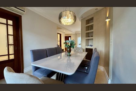 Casa à venda com 253m², 3 quartos e 4 vagas Casa à venda com 253m², 3 quartos e 4 vagasSala