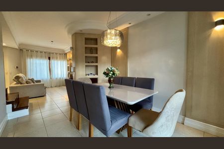 Casa à venda com 253m², 3 quartos e 4 vagas Casa à venda com 253m², 3 quartos e 4 vagasSala