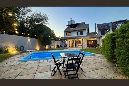 Casa à venda com 253m², 3 quartos e 4 vagas Casa à venda com 253m², 3 quartos e 4 vagasÁrea comum - Piscina