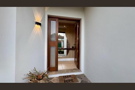 Casa à venda com 253m², 3 quartos e 4 vagas Casa à venda com 253m², 3 quartos e 4 vagasSala
