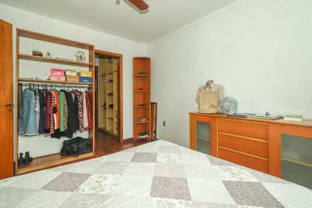 Casa à venda com 200m², 4 quartos e 2 vagasQuarto Suíte