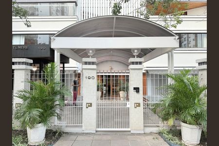 Apartamento à venda com 159m², 4 quartos e 3 vagasFachada e portaria